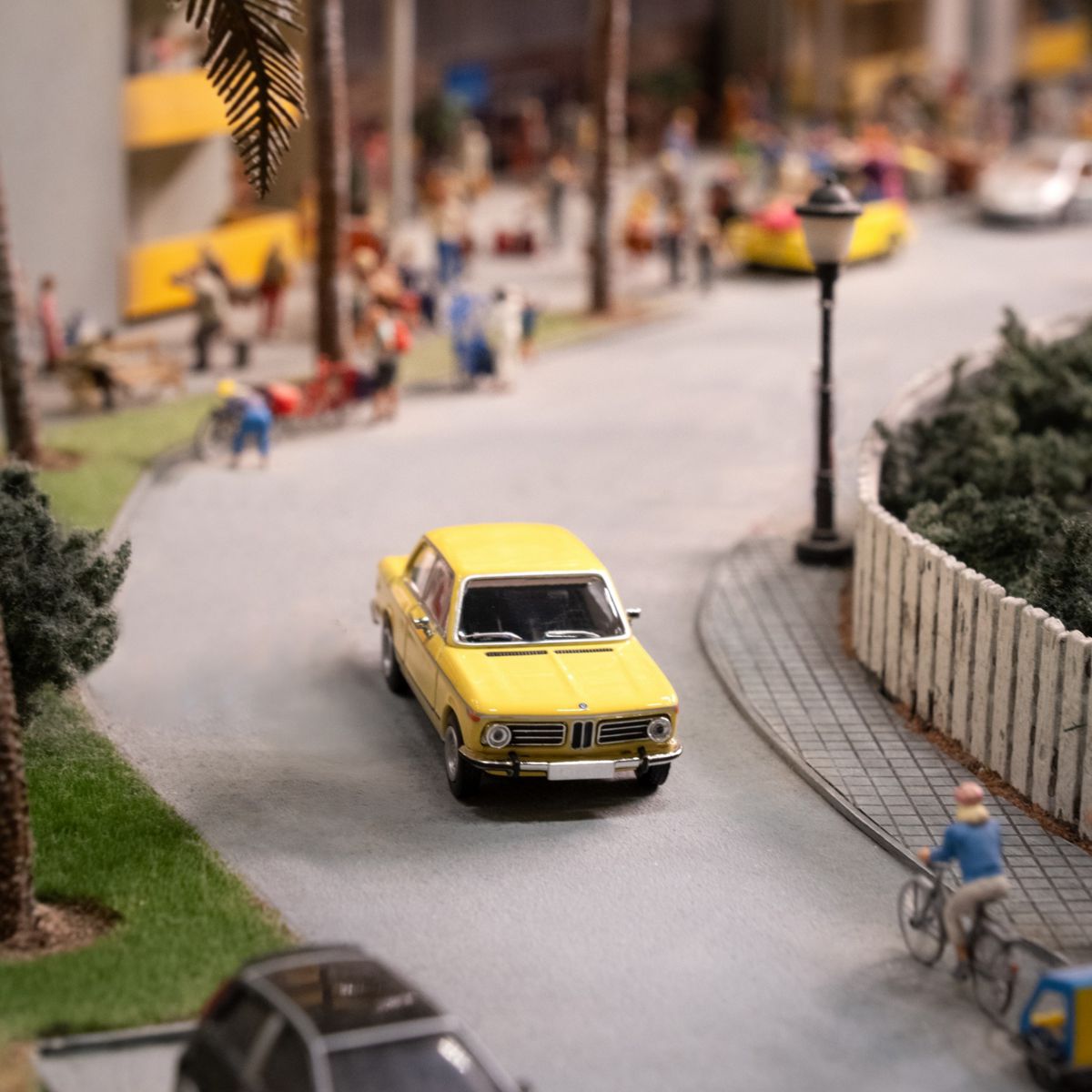 BMW 2002微型車1:64